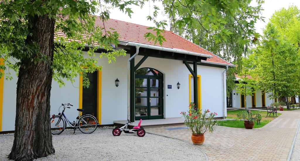 Hubertus Hof Landhotel Balatonfenyves Extérieur photo
