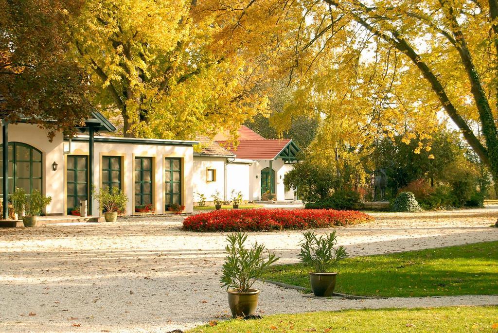 Hubertus Hof Landhotel Balatonfenyves Extérieur photo